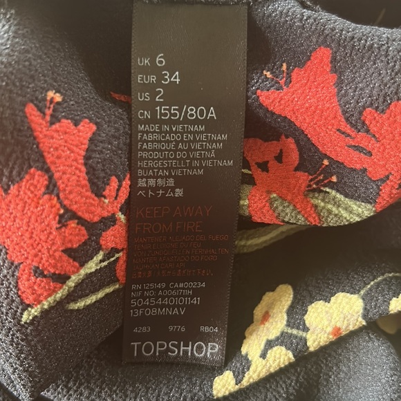 Topshop wrap blouse in black floral with detail sleeves. Size 2 EUC - Picture 6 of 6